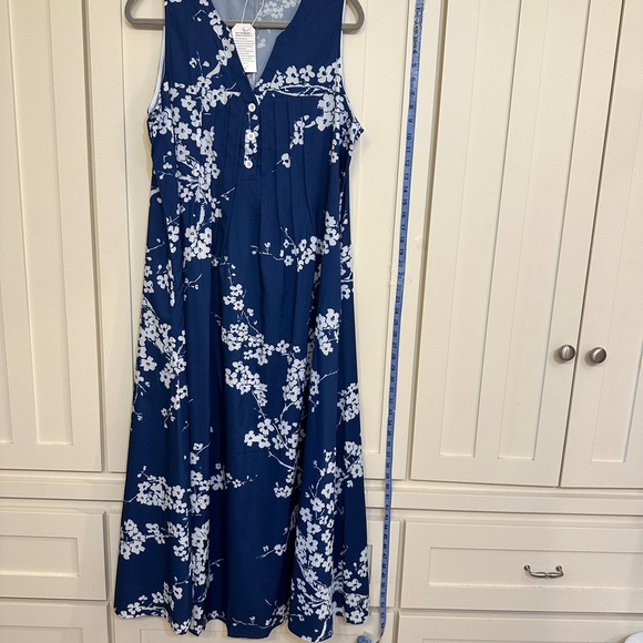 NWT Blue and White Floral maxi - Picture 3 of 5